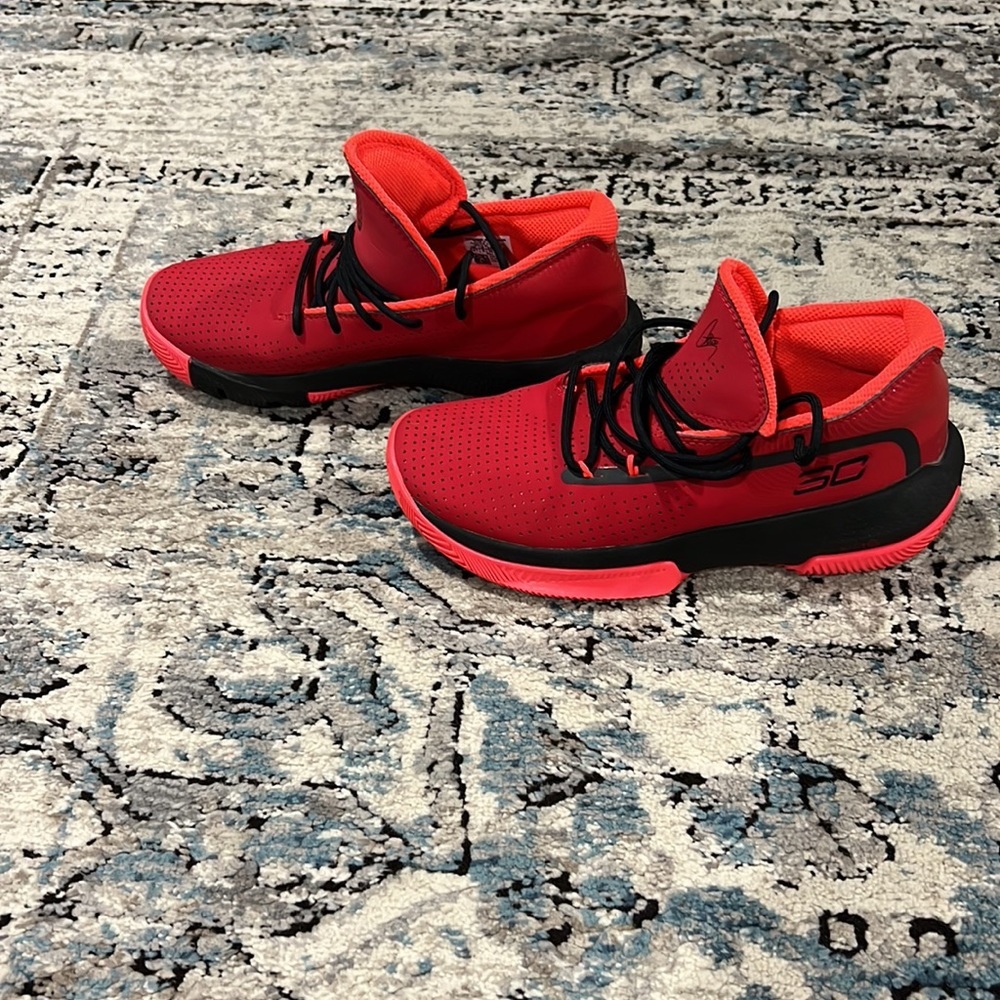 Under Armour Boys Basketball shoes. - Picture 7 of 7